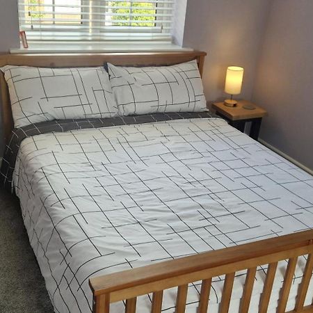 Double B&B Room In Southwater With Private Bathroom And Parking Exterior foto